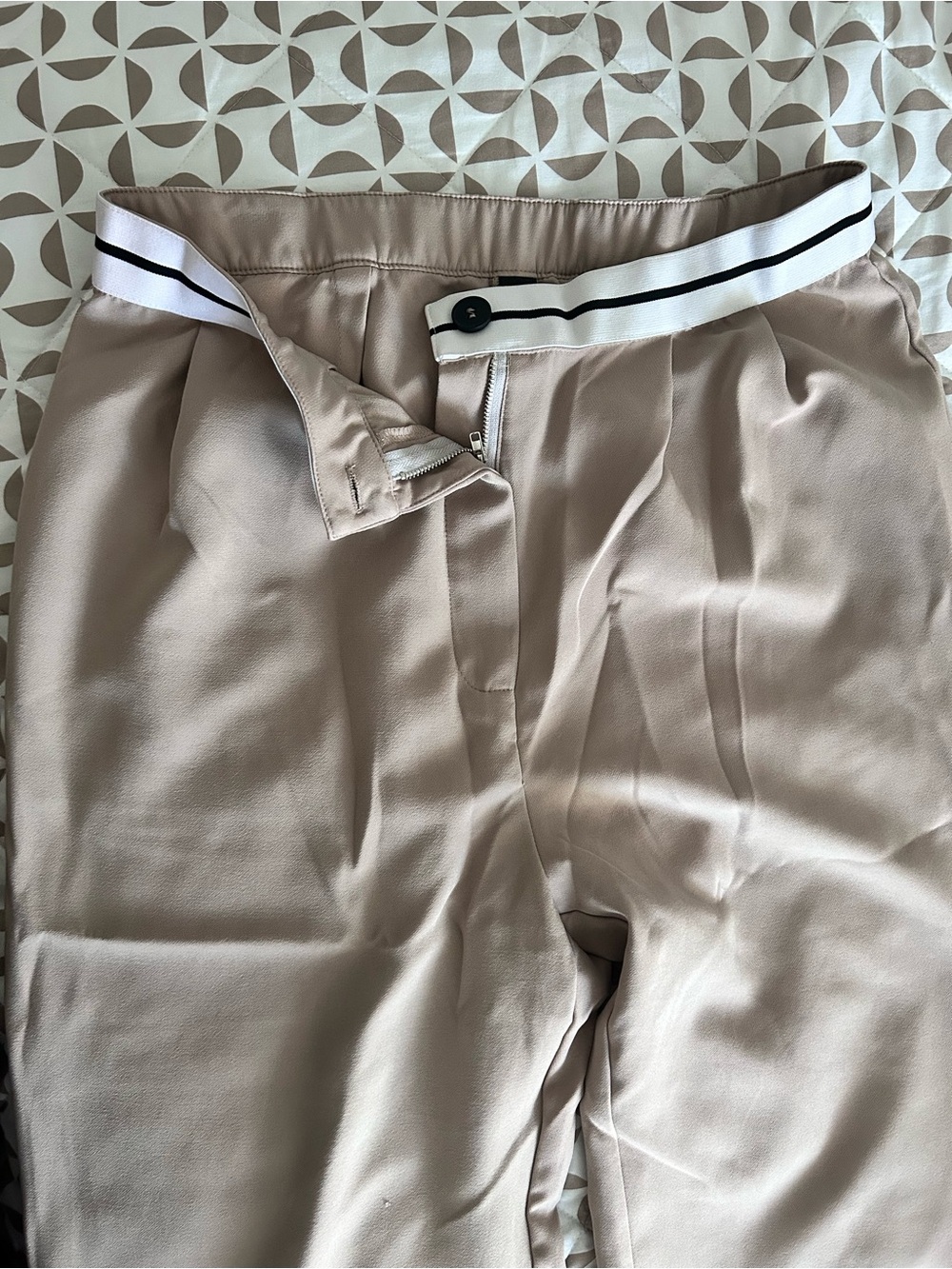 SHEIN Beige Chinos with White Contrast Waistband